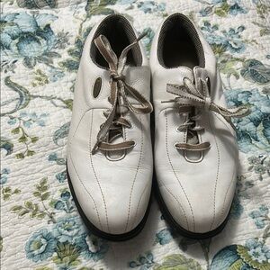 Foot Joy Women’s Golf Cleats
Size 8 1/2